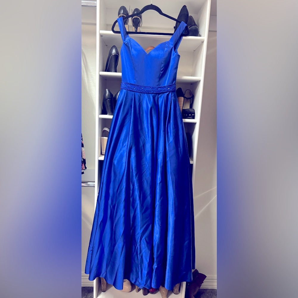 Elegant Blue Evening Gown